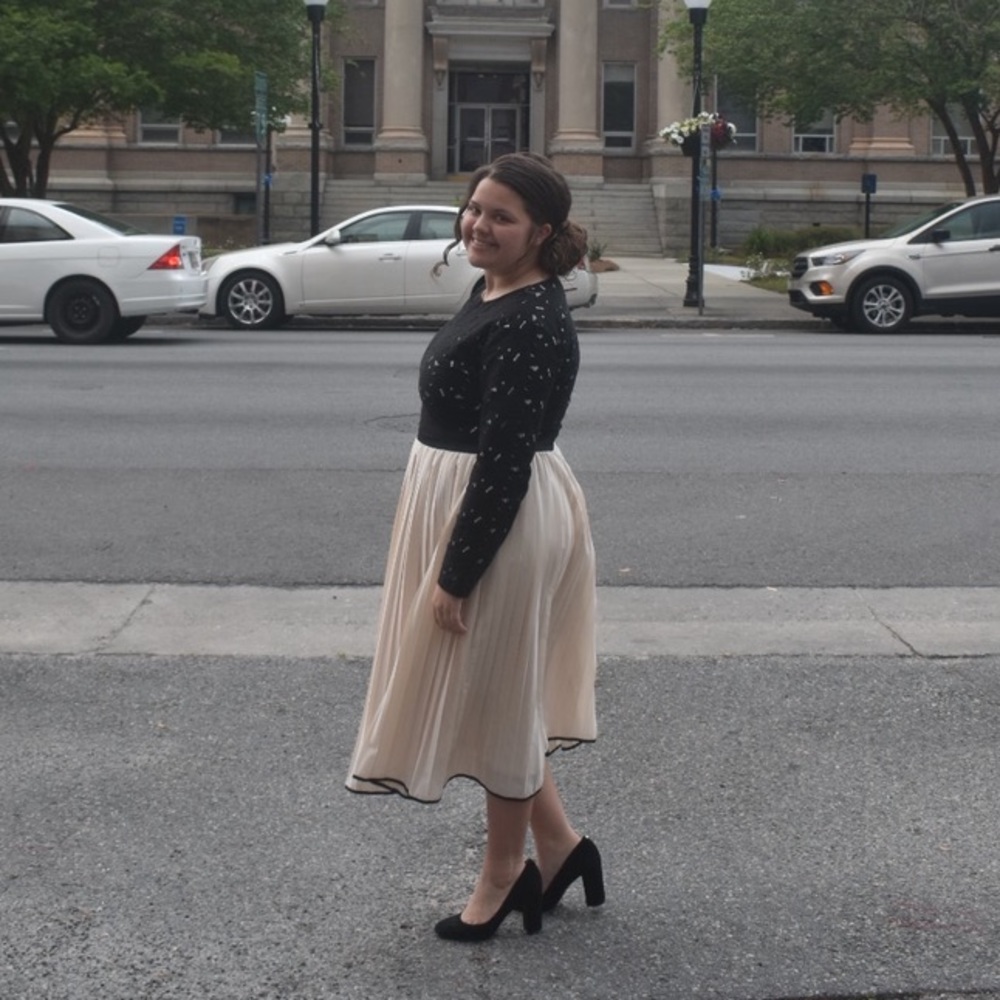 DAINTY JEWELLS DRESS! Worn 2 times, bought for pictures and worn for church!